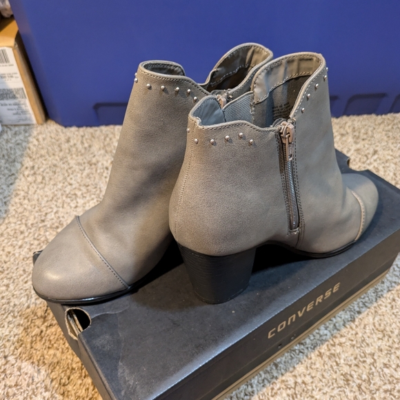 Gray Beaded Bootie Heels Size 8 1/2 W - Picture 2 of 3